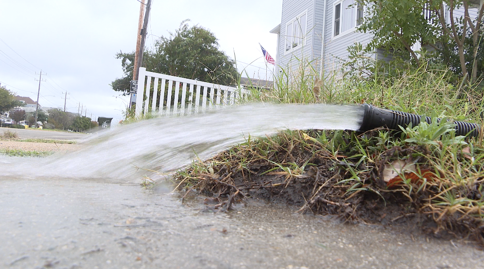 Norfolk neighbors still cleaning up after weekend storm