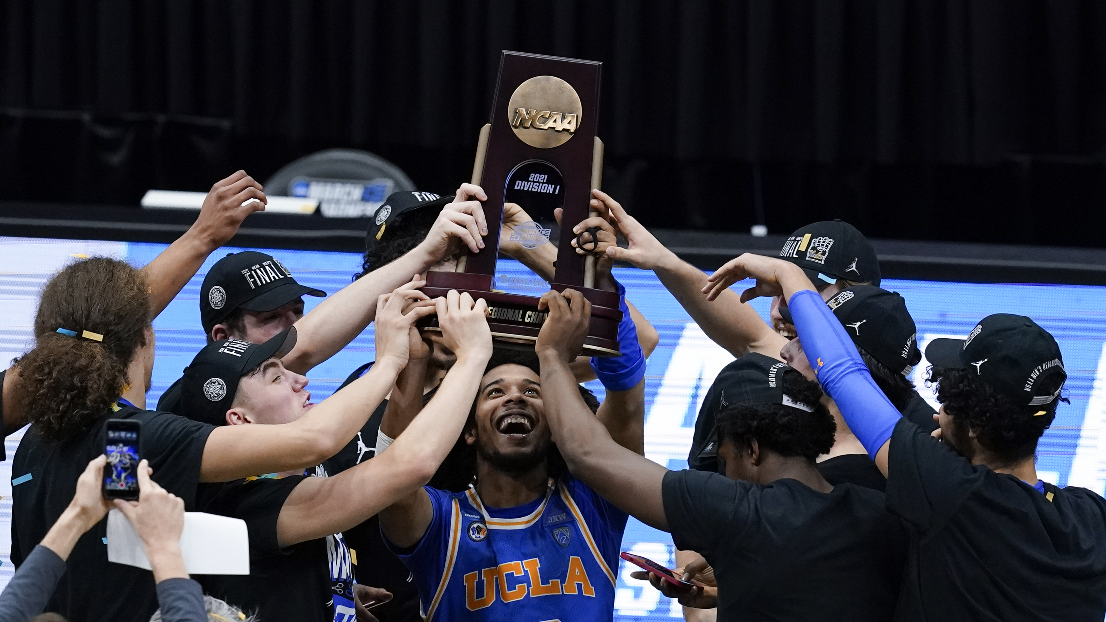 APTOPIX NCAA UCLA Michigan Basketball