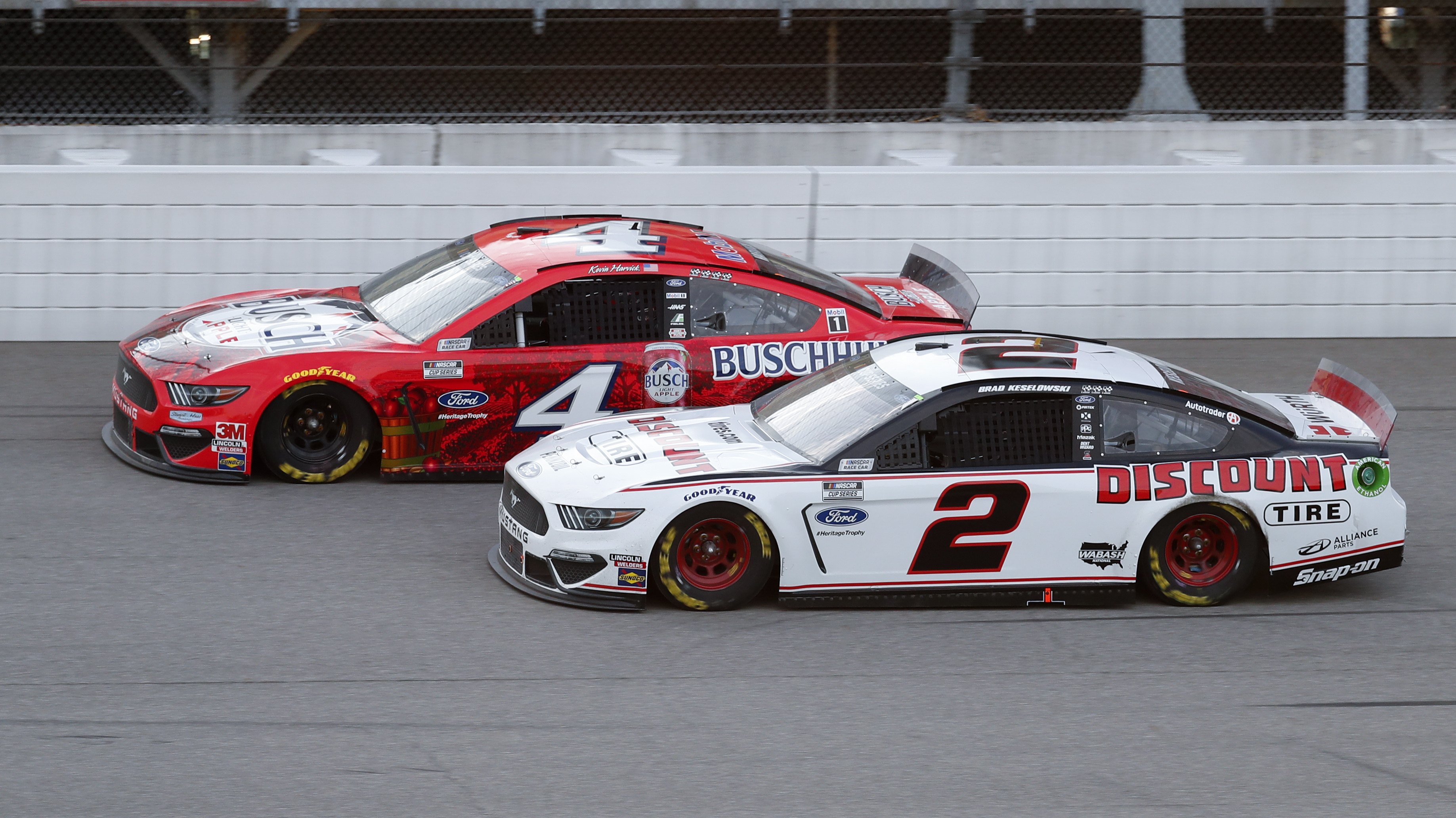 Harvick edges Kesselowski at MIS