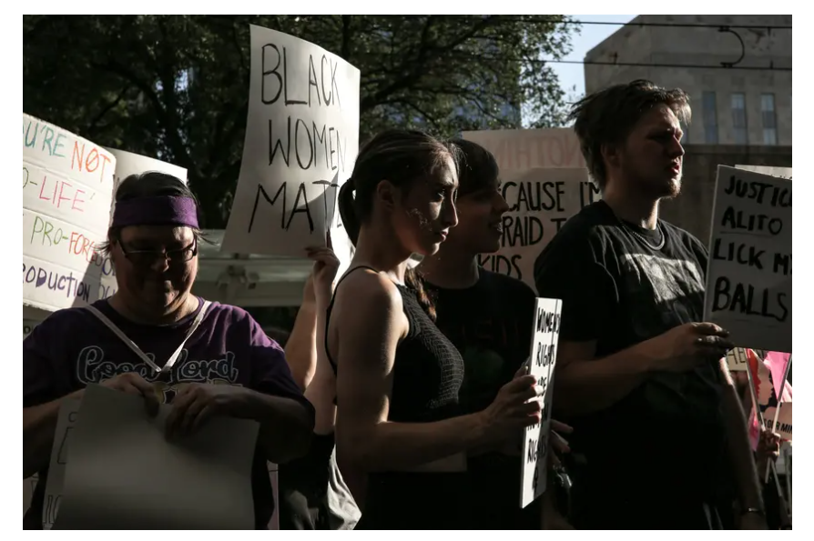 roe v wade protest.PNG