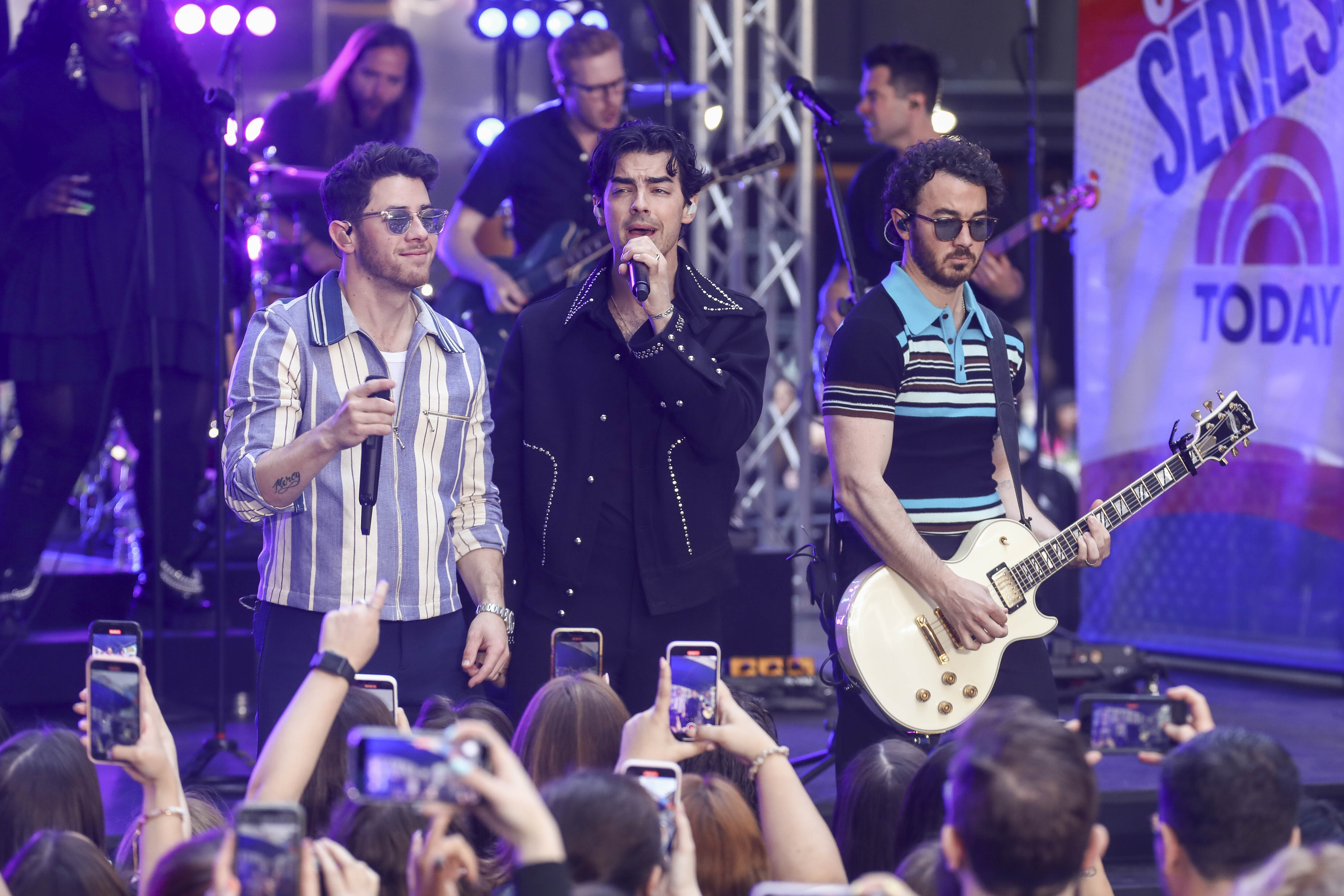 Nick Jonas, Joe Jonas, Kevin Jonas