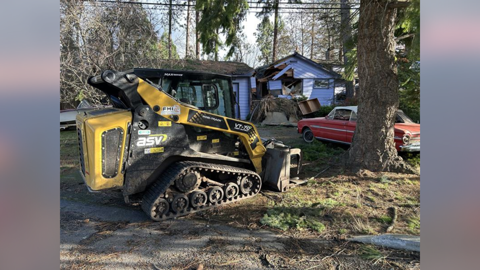 Man killed from tree falling on house.png