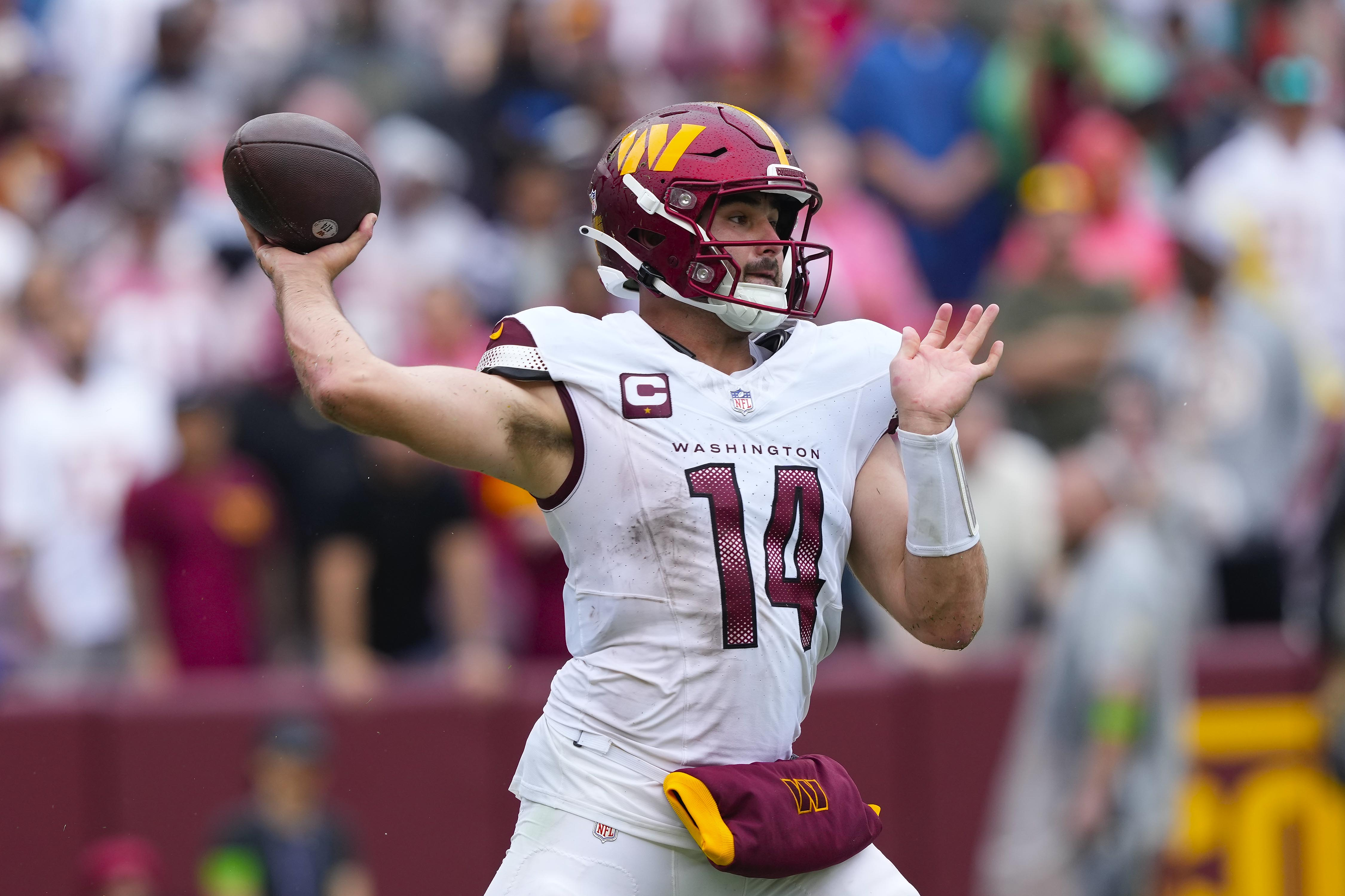 Cardinals Commanders Football