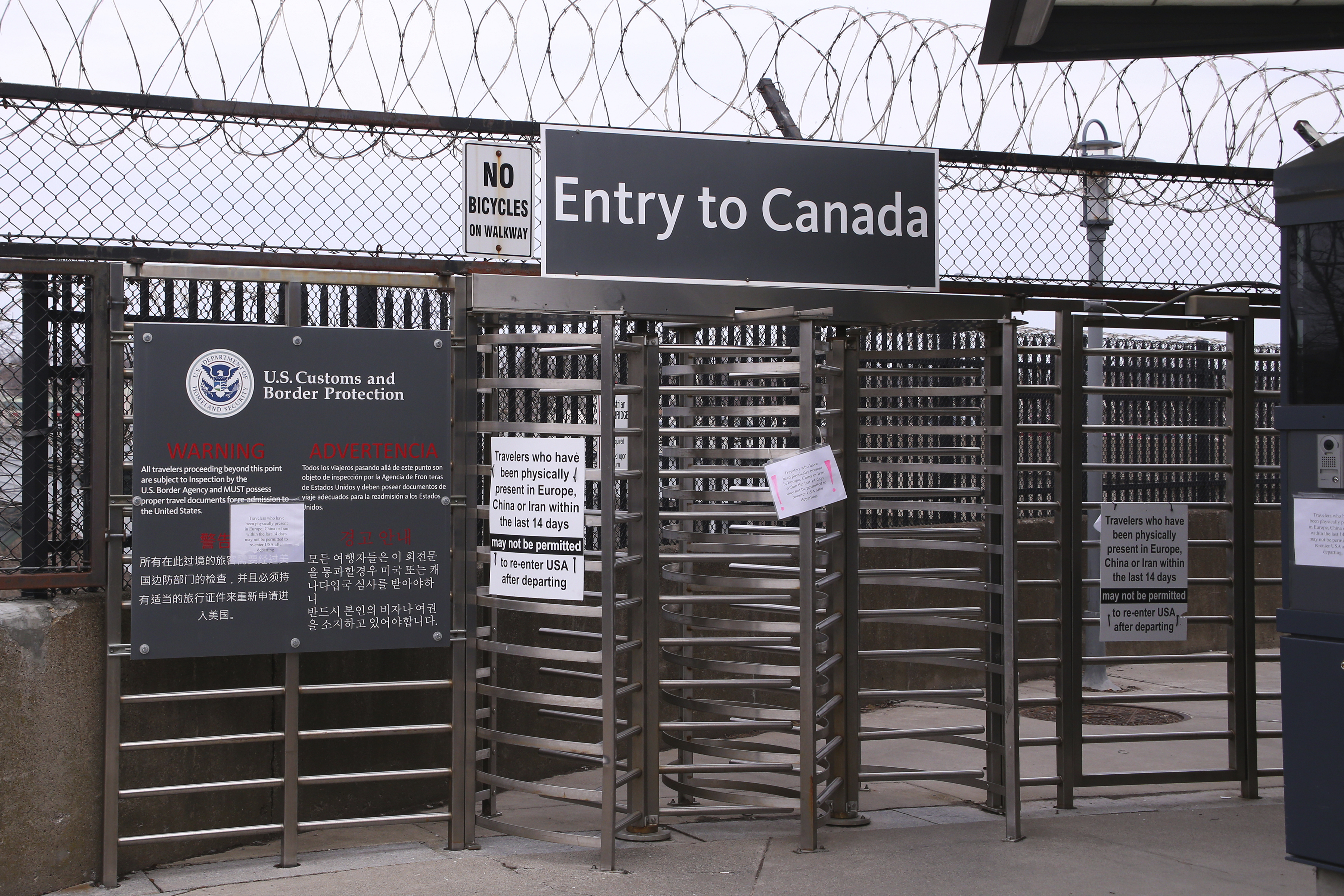 No Canadians with symptoms can board planes, says PM Trudeau