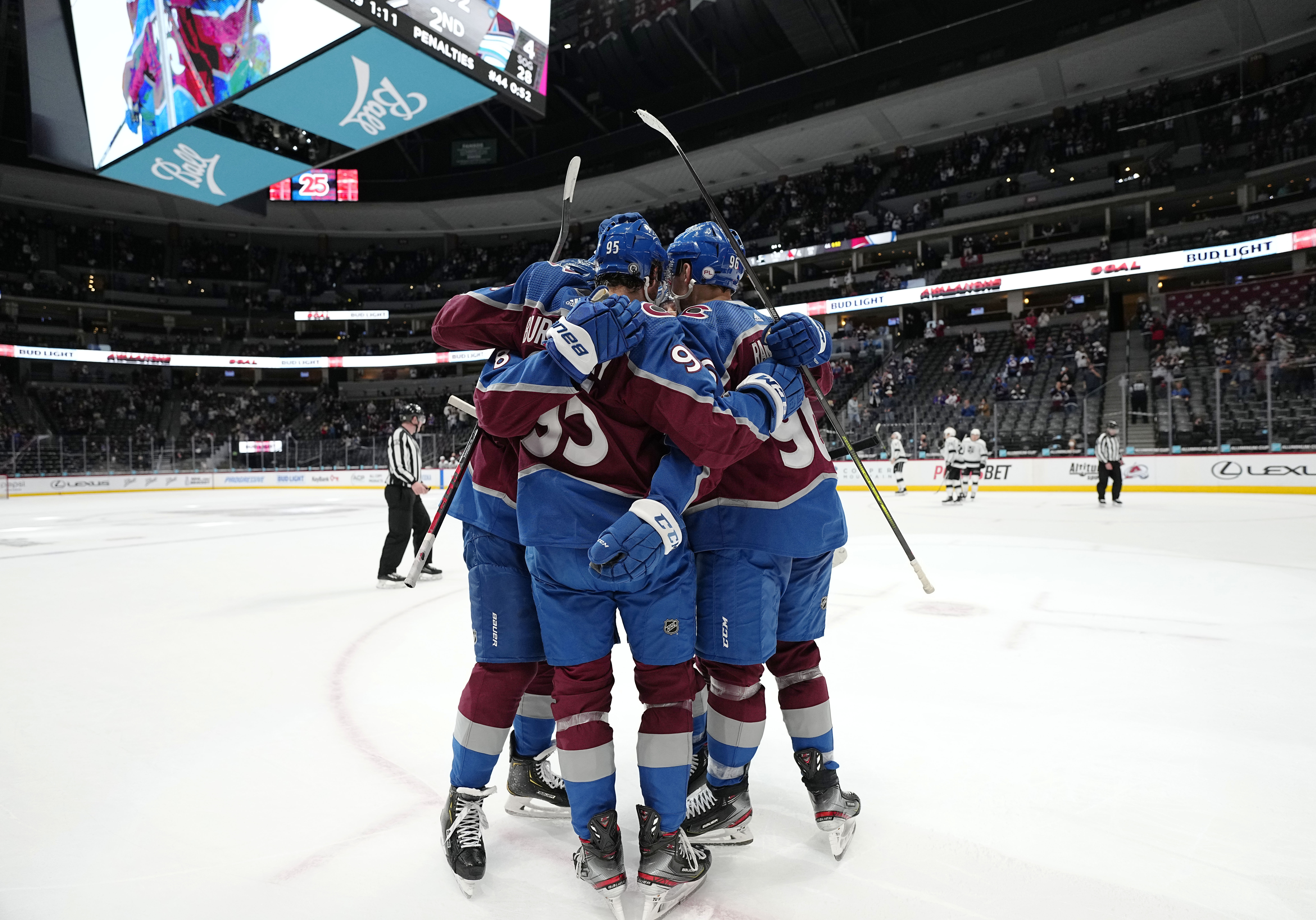 Jost scores twice, Avs clinch No. 1 seed with win over Kings
