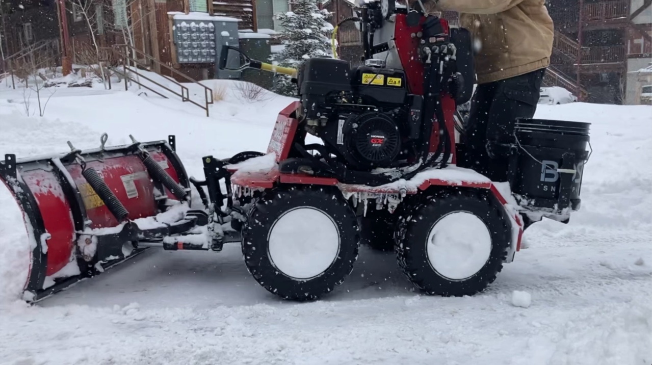 Snow hits Missoula heavy Thursday, snow plows in action