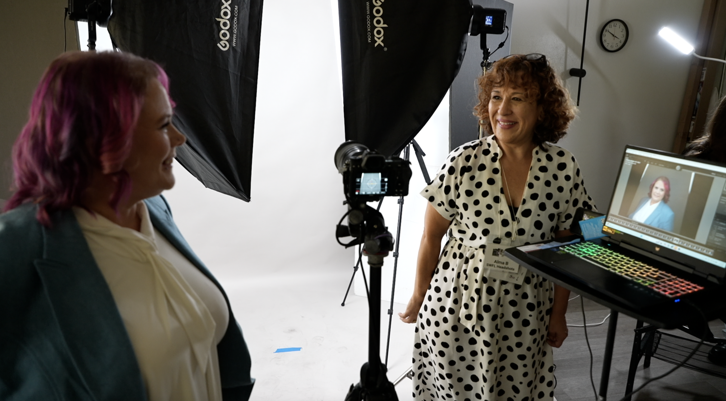 Fort Myers photographer offers free headshots