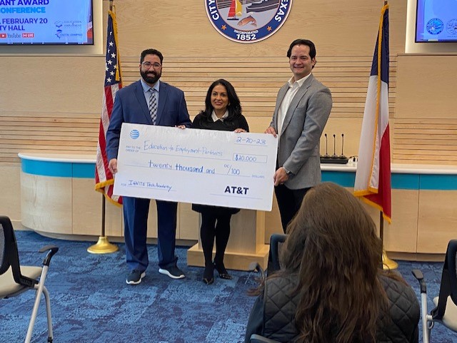 Education to Employment Partners received $20,000 from AT&T Foundation - Vimarsana News