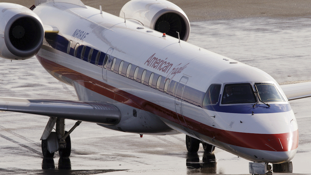 American Airlines plane forced to turn around Saturday after windshield cracks mid-flight