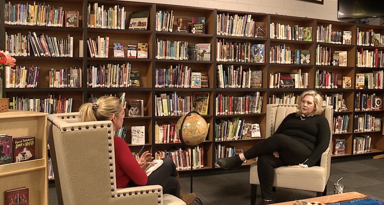 Angie Gottesburen explains the curricullum  in her 'History of the Holocaust' class