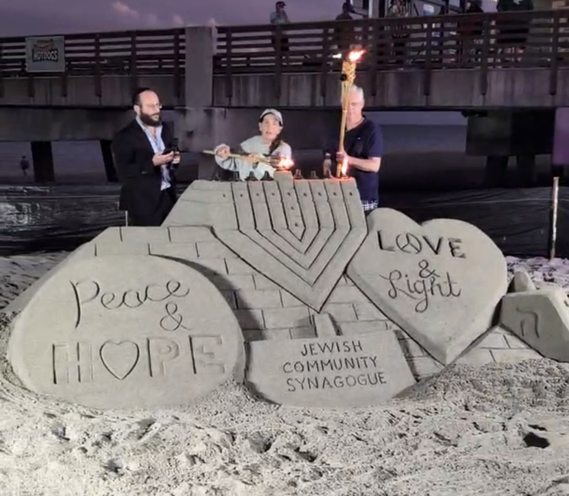 Jewish Community Synagogue menorah sand sculpture.png
