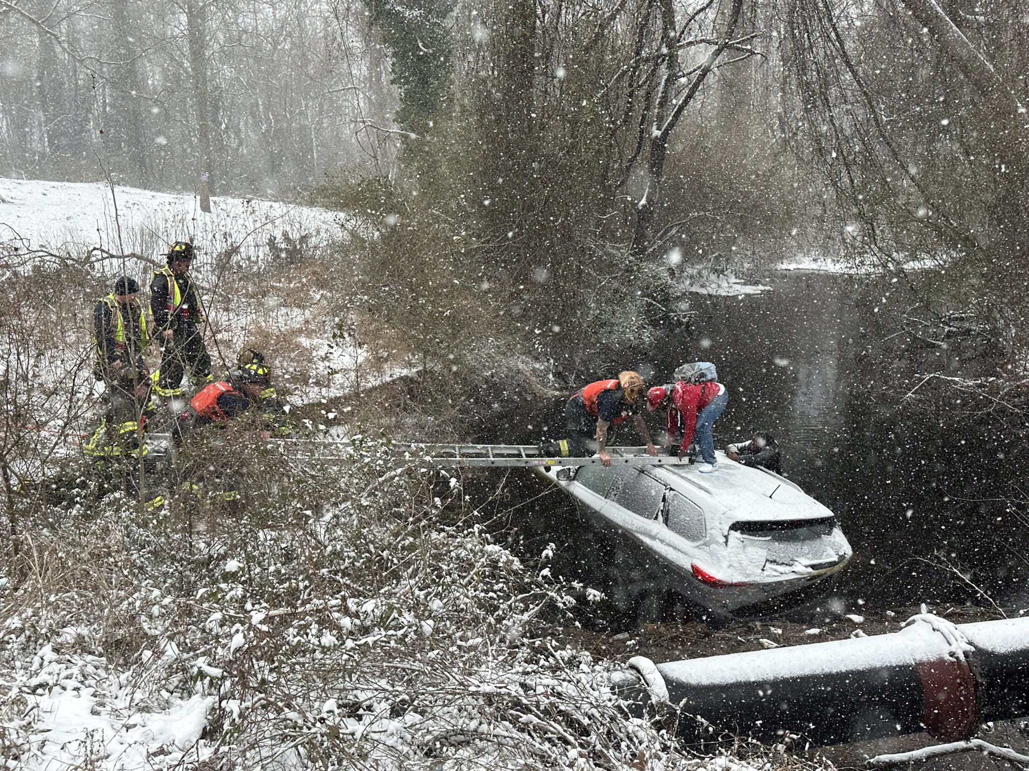 Suffolk crews rescue car that went in water 2:14 p.m. E.Washington St. and Hollywood Ave. 