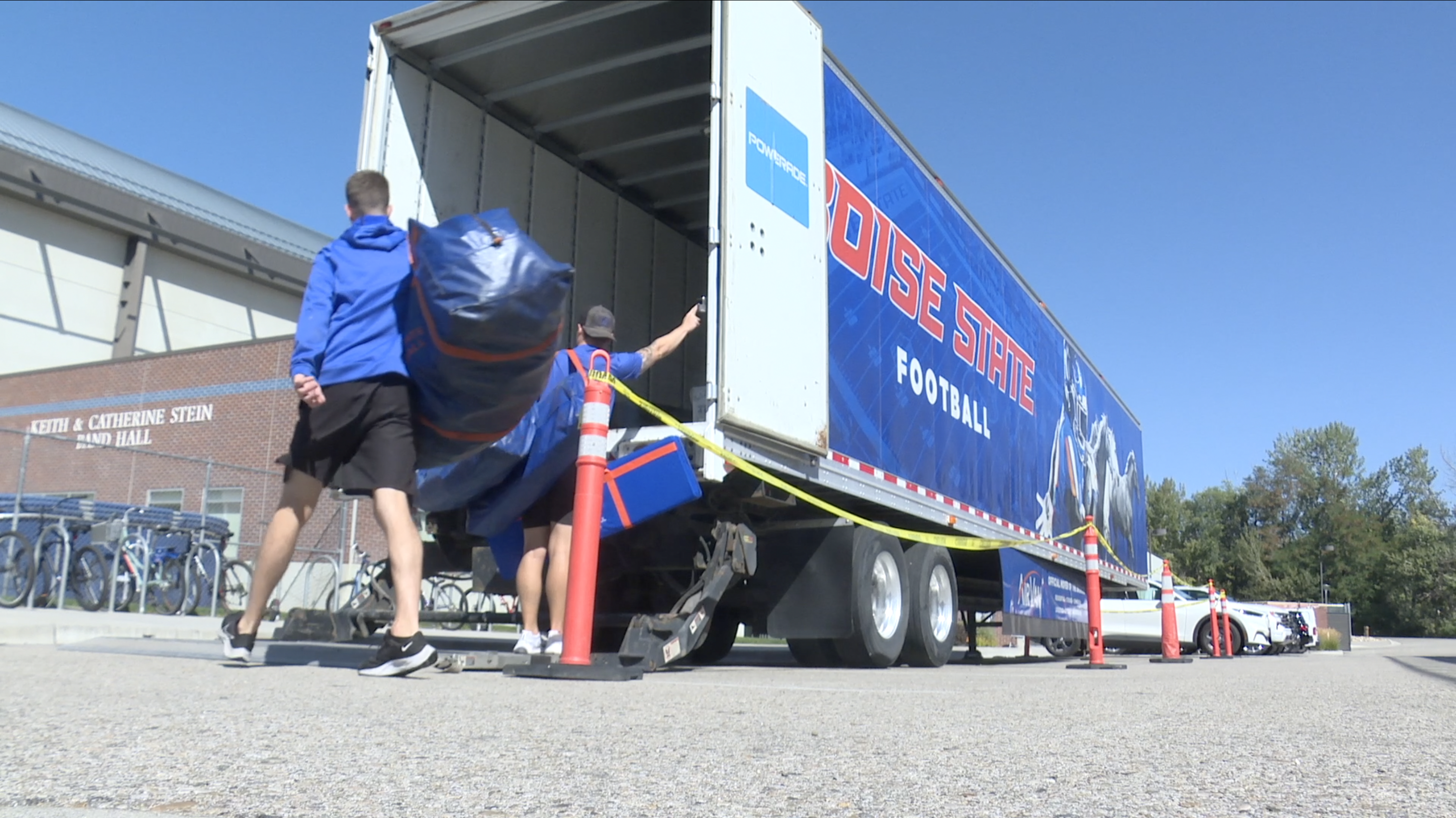 Boise State Equipment team gets ready for road game