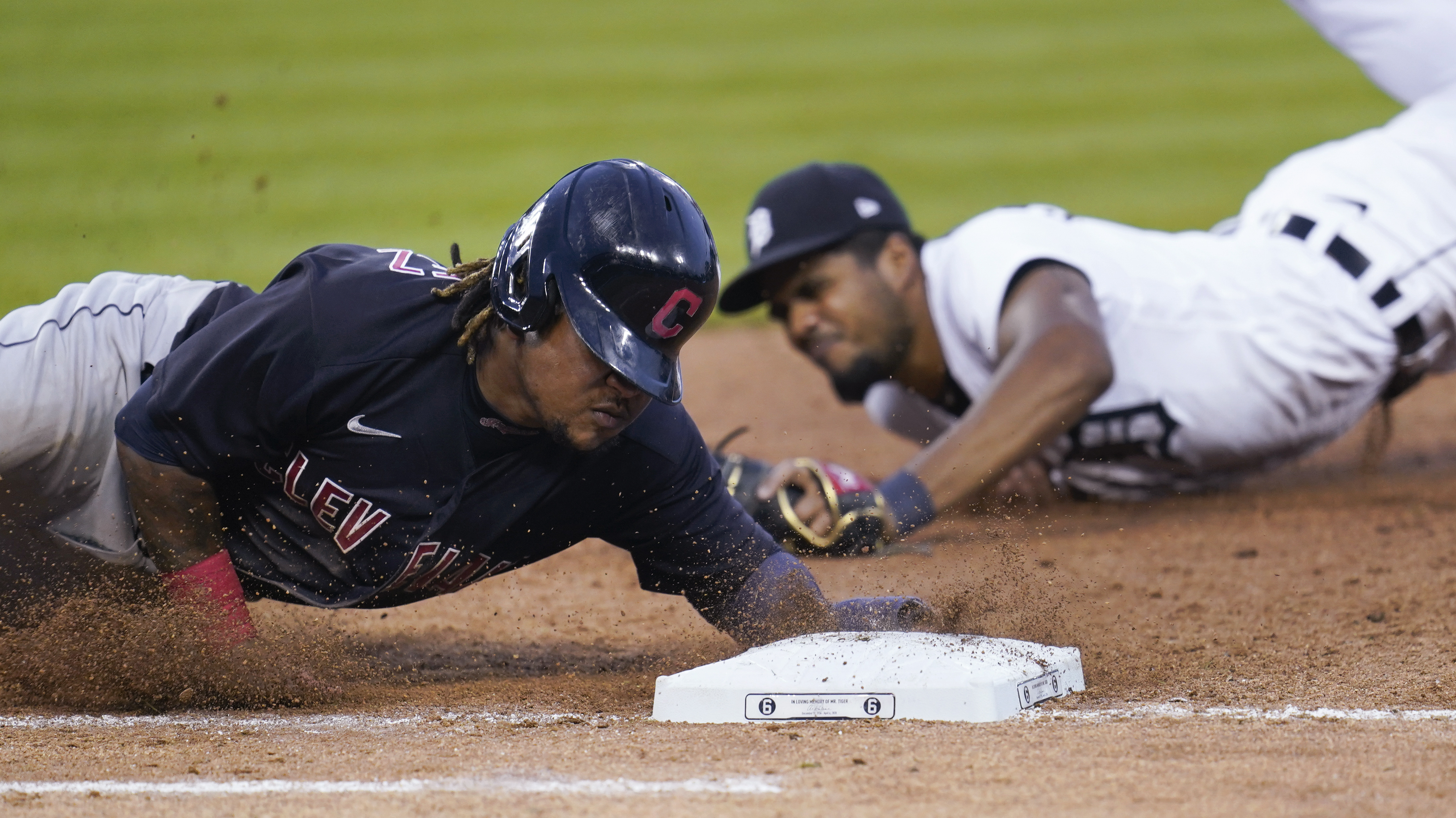 Indians beat Tigers for 19th time in row