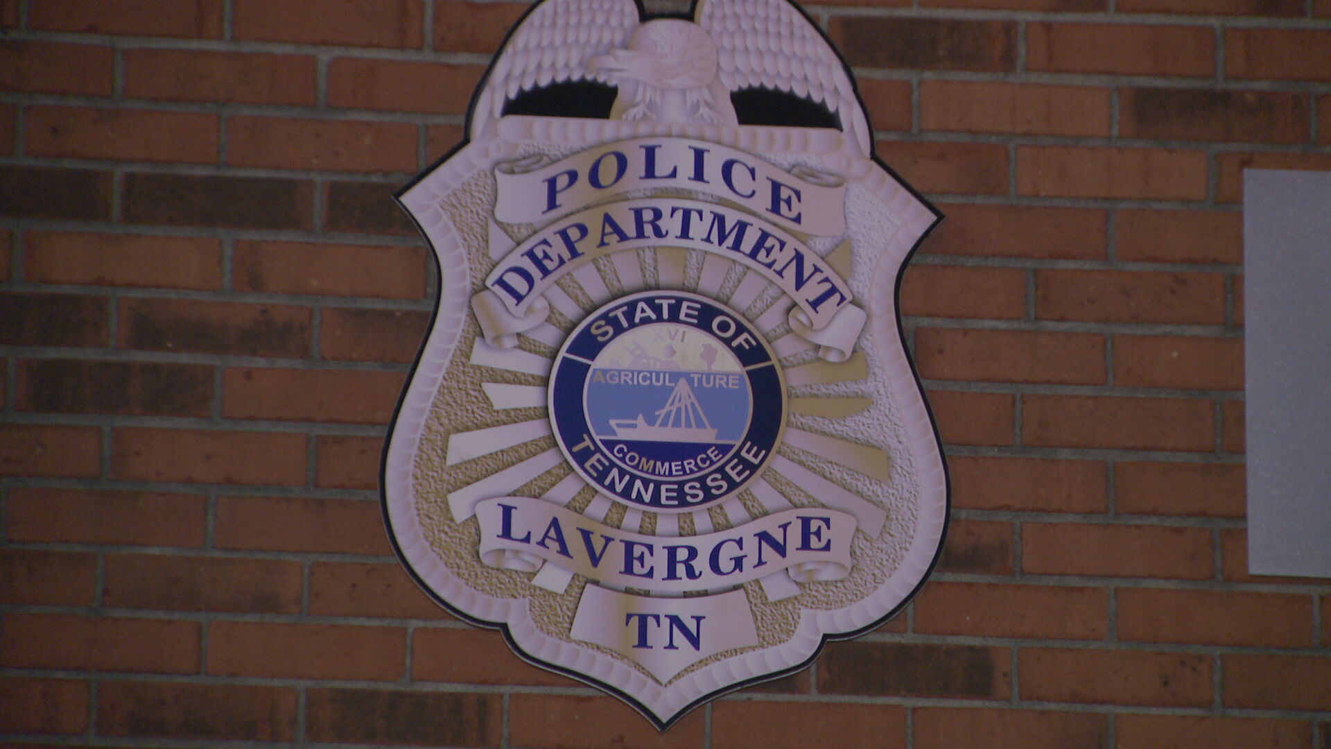 La Vergne PD logo at station