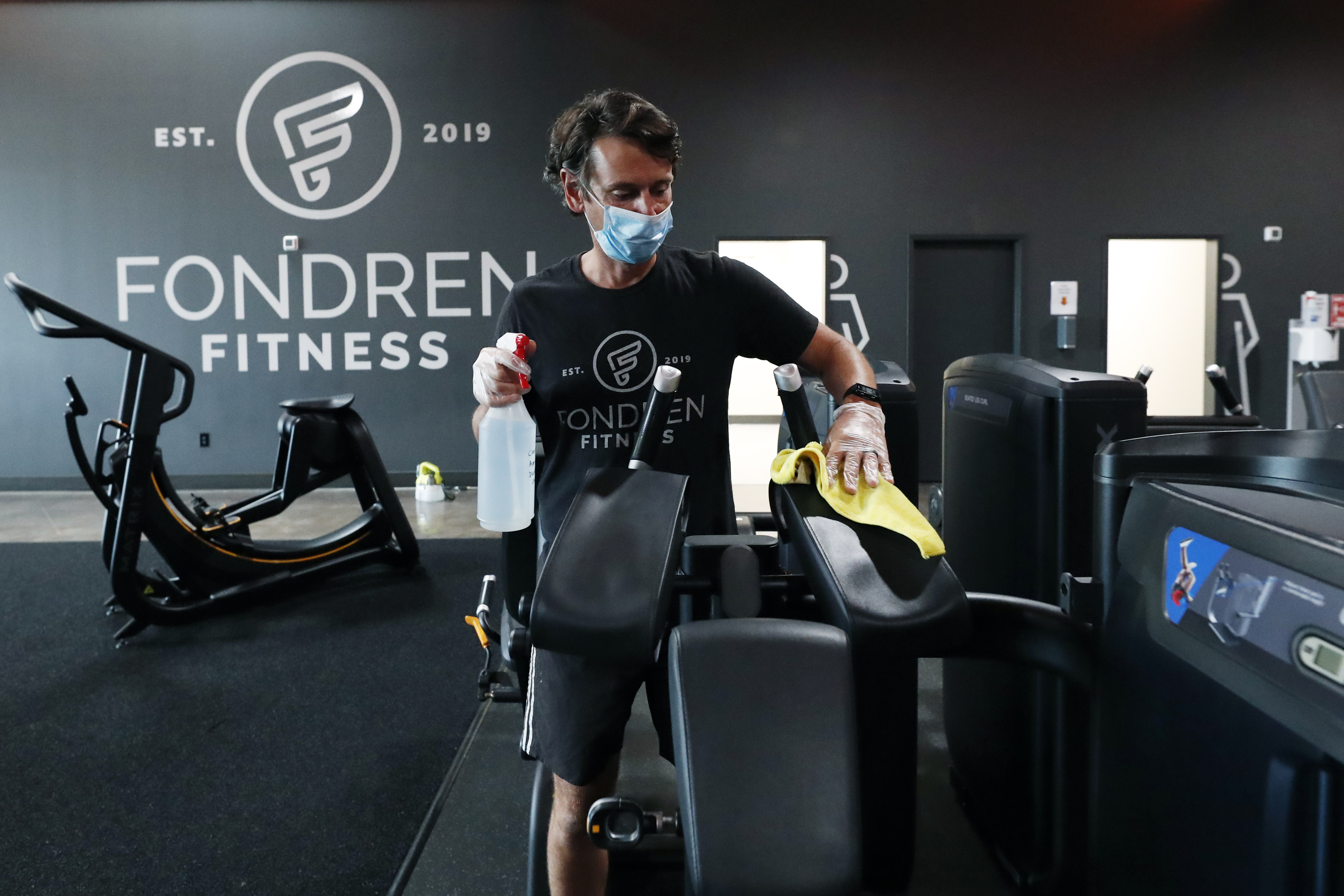 Frequent, clear reminders of cleanliness key to stopping spread of coronavirus in gyms