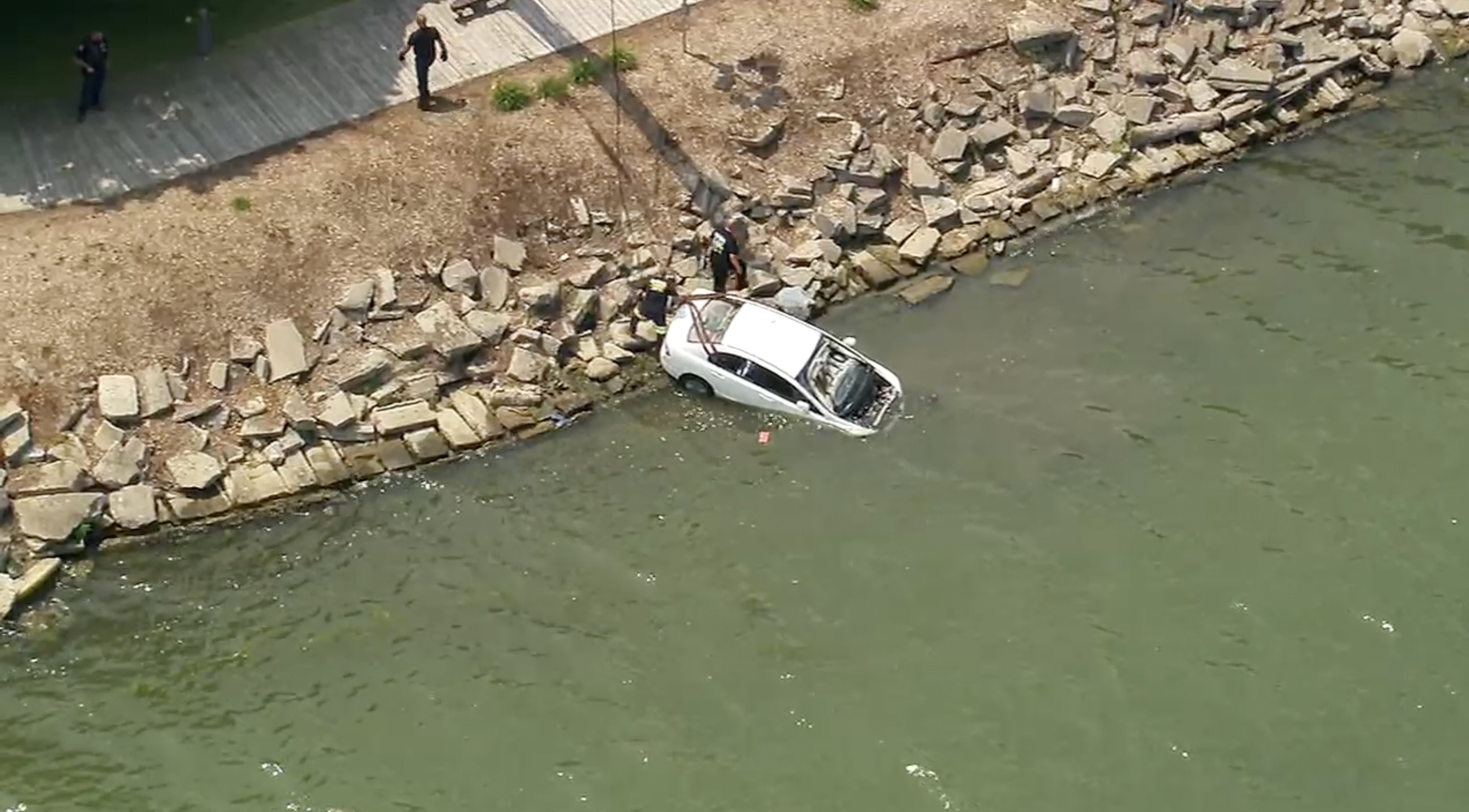 15-year-old boy helps save woman whose car went into Lake St. Clair 