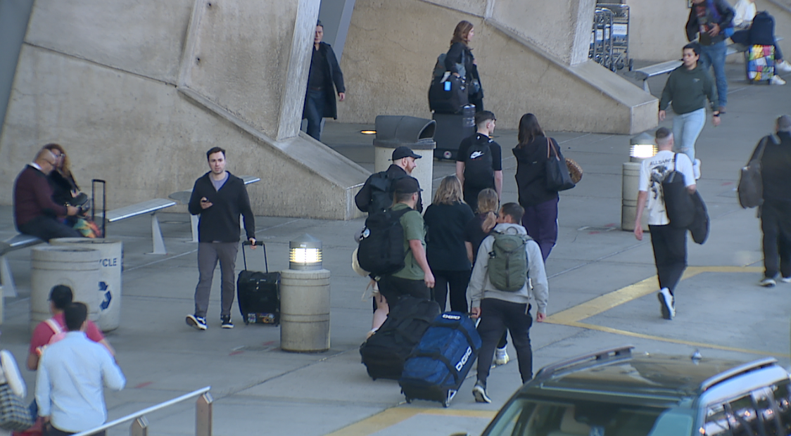 Partial shutdown causes TSA workers to go without pay 
