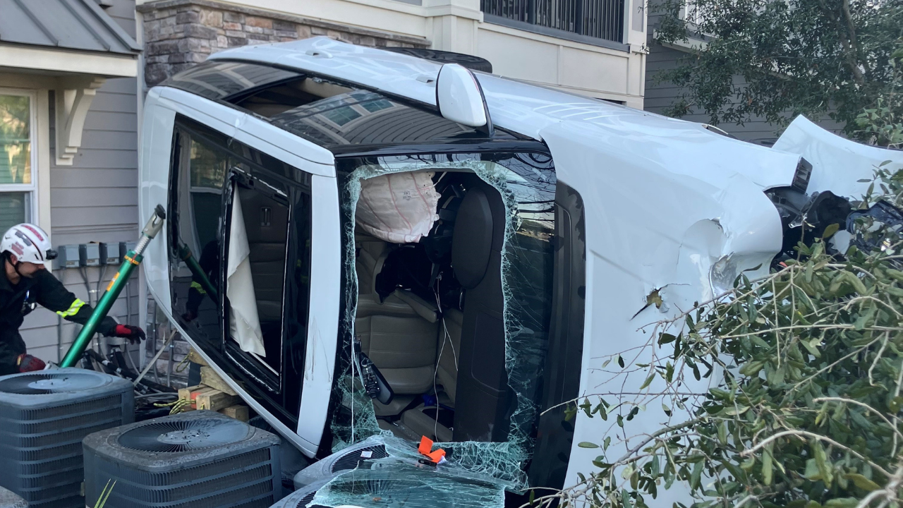 Range Rover into apartment complex