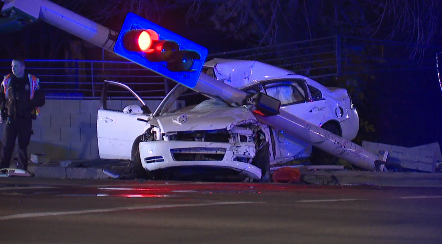 3 juveniles hurt in crash near 15th Avenue and Bethany Home Road