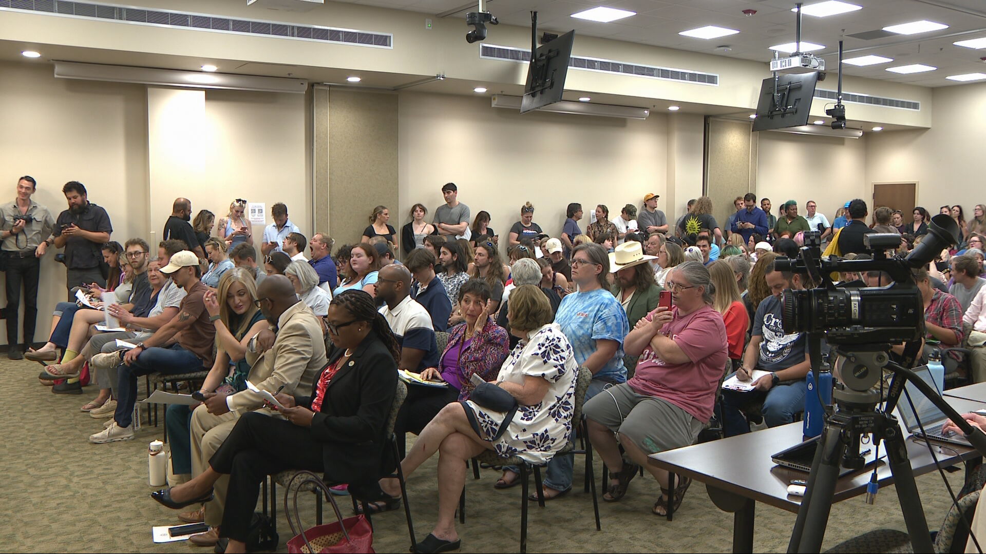 Hundreds gather to protest proposed data center near Nashville Zoo.