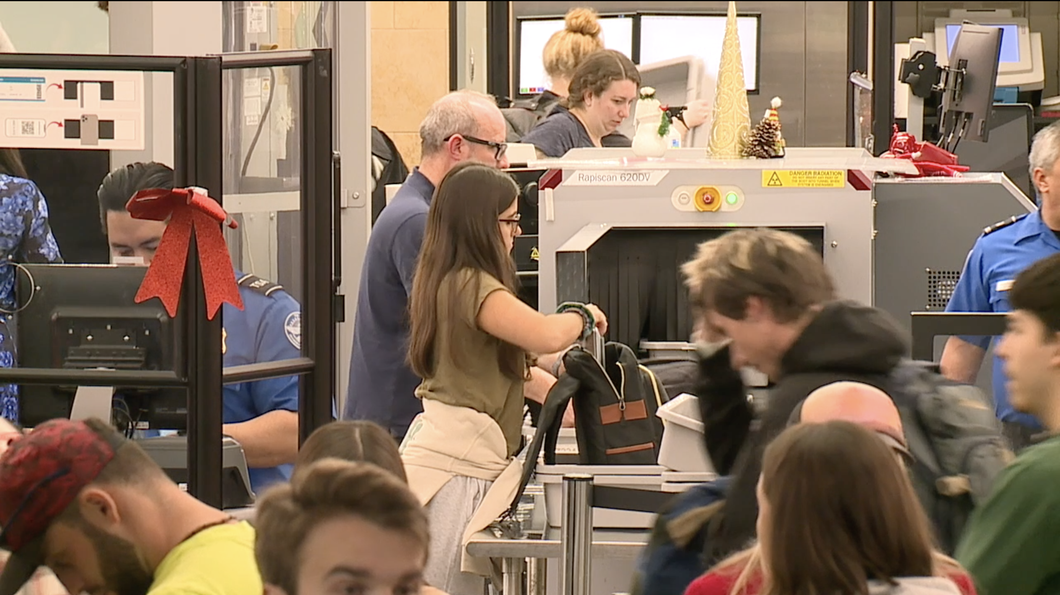 San Diego Airport busy holiday travel