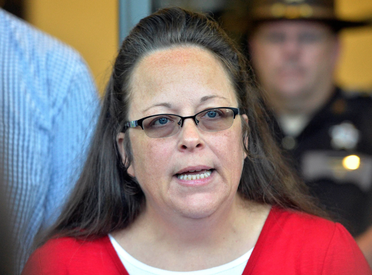 Rowan County Clerk Kim Davis makes a statement to the media at the front door of the Rowan County Judicial Center in Morehead, Ky. Sept. 14, 2015.