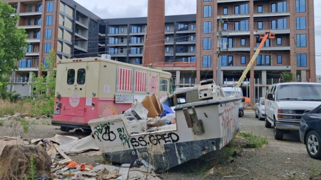 Scott THUMB Manchester trash.png