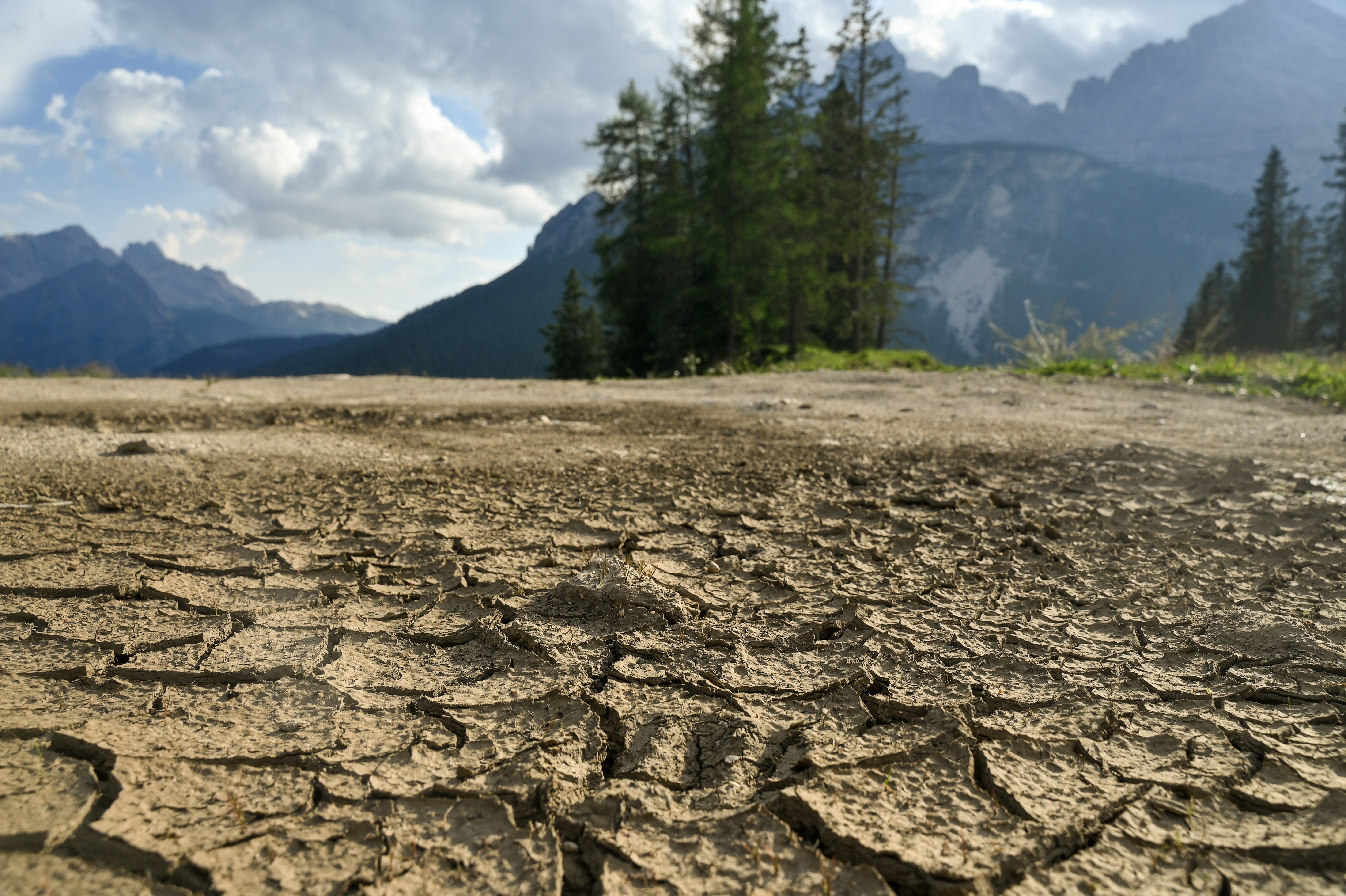El Nino - Drought conditions threaten the economy and ecosystems linked to climate change and the climate crisis