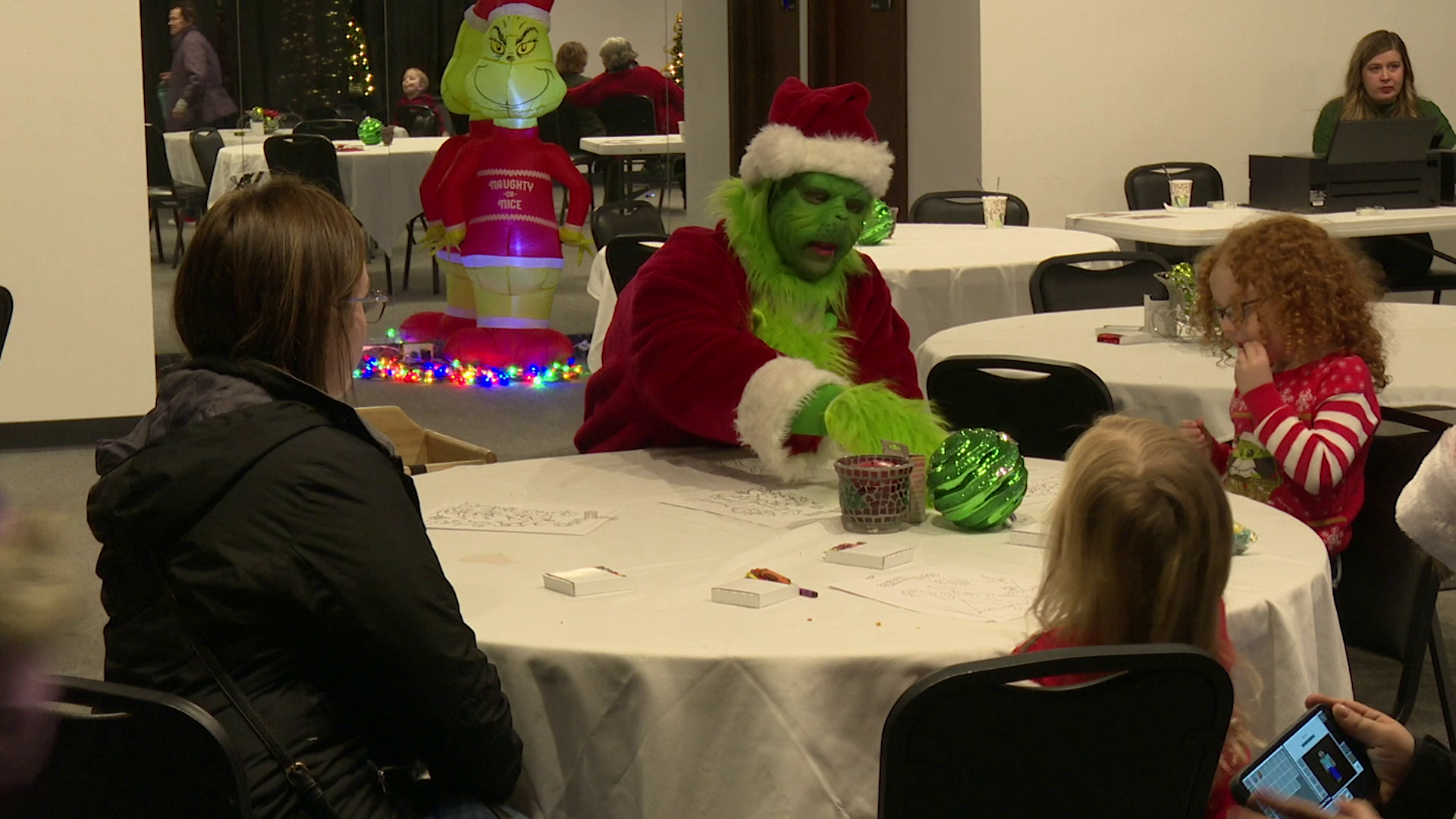 YWCA hosts pictures with the Grinch