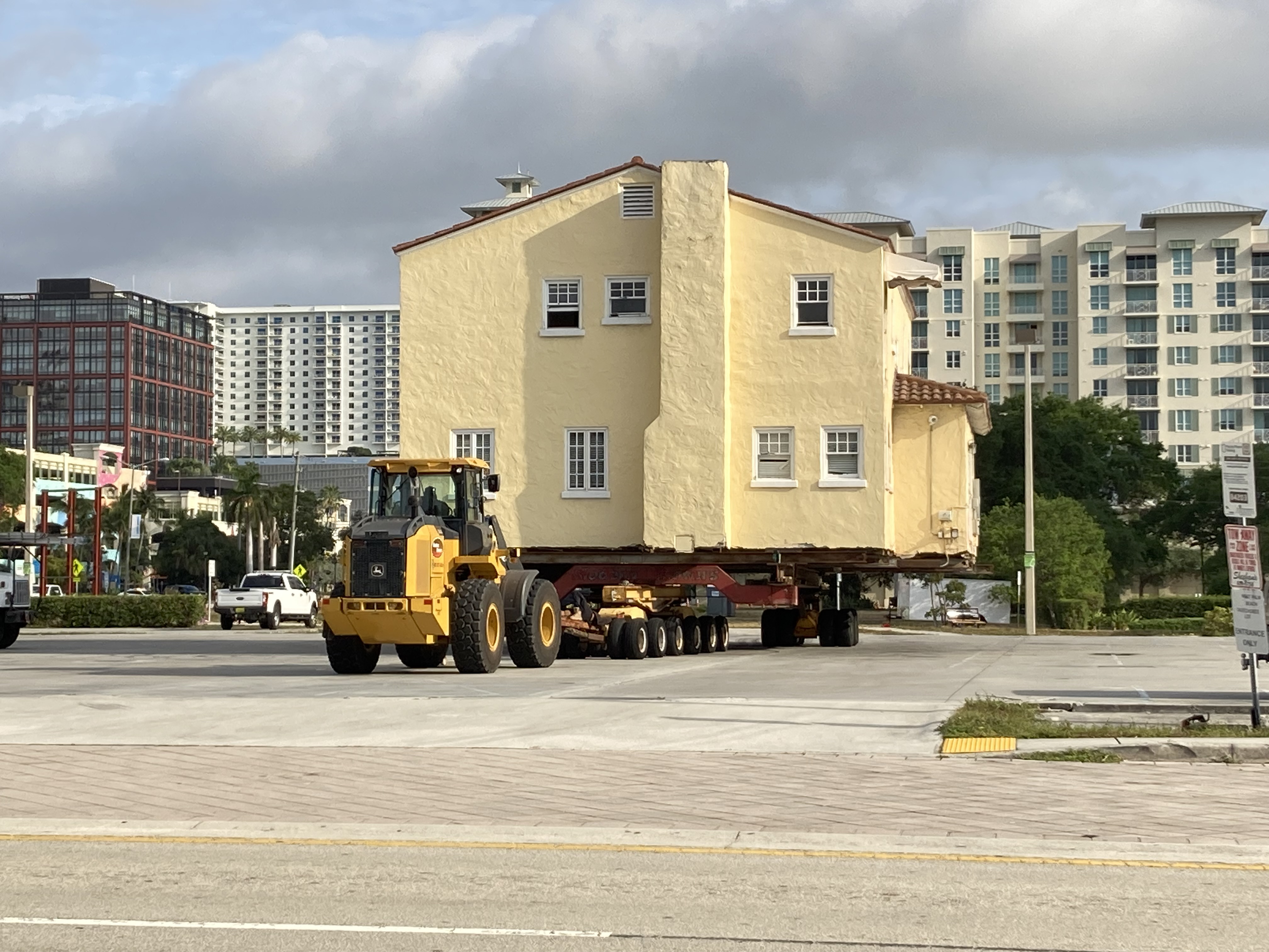 Historic house moved on Fern Street in West Palm Beach on March 19,2023.jpg