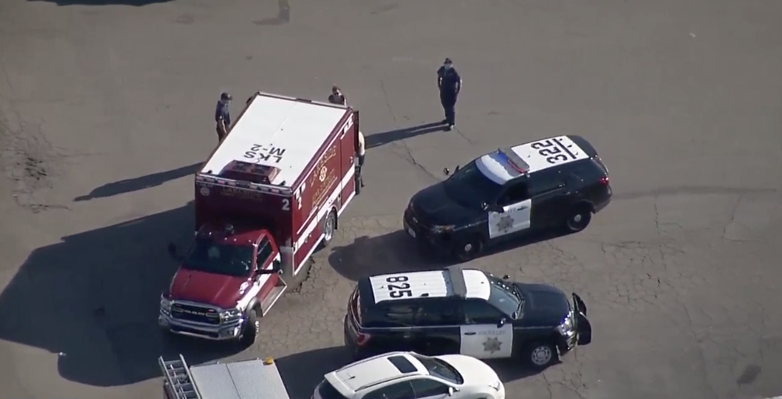 Man, 28, wounded in Lakeside stabbing