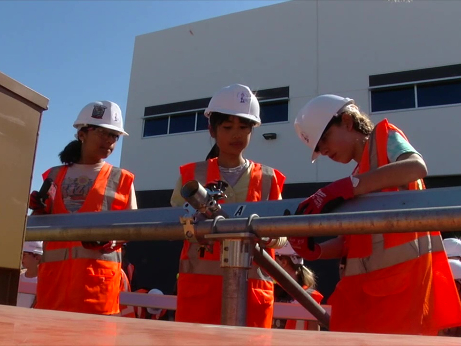 girls_construction_camp.jpg