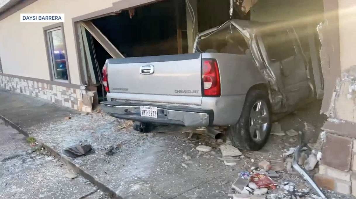 Vehicle crashes into 25th St. businesses