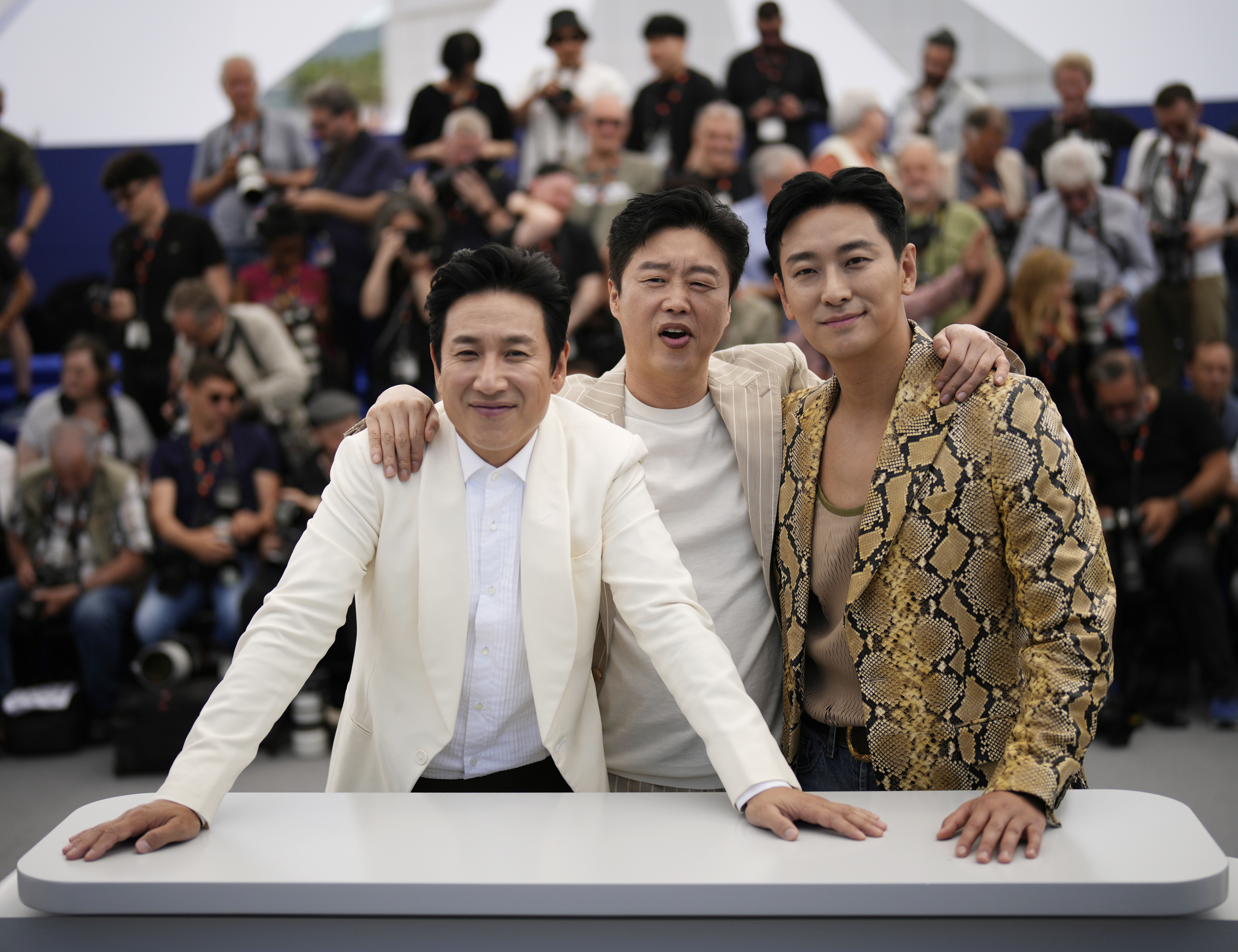 Lee Sun-kyun
Kim Hee-won
Ju Ji-hoon