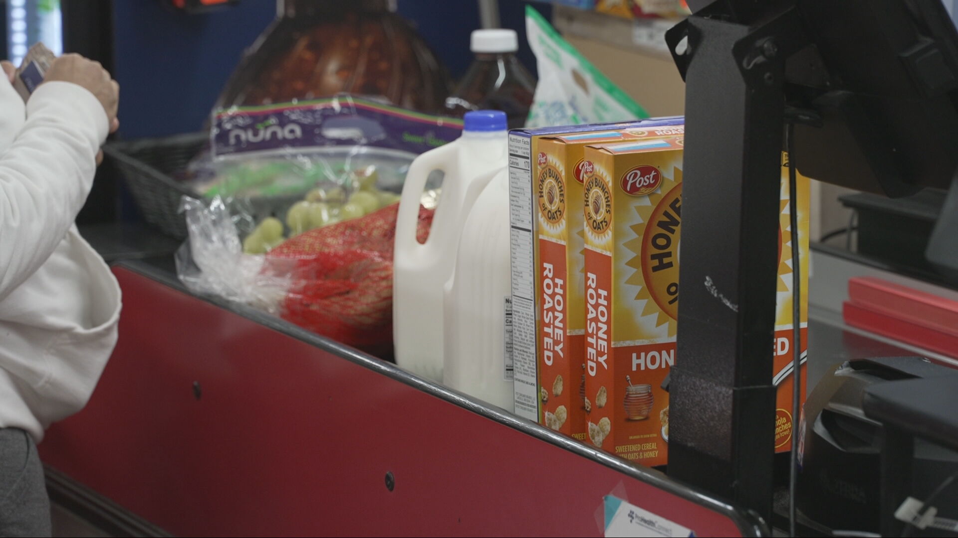 Grocery Stores Flooded Before Winter Weather