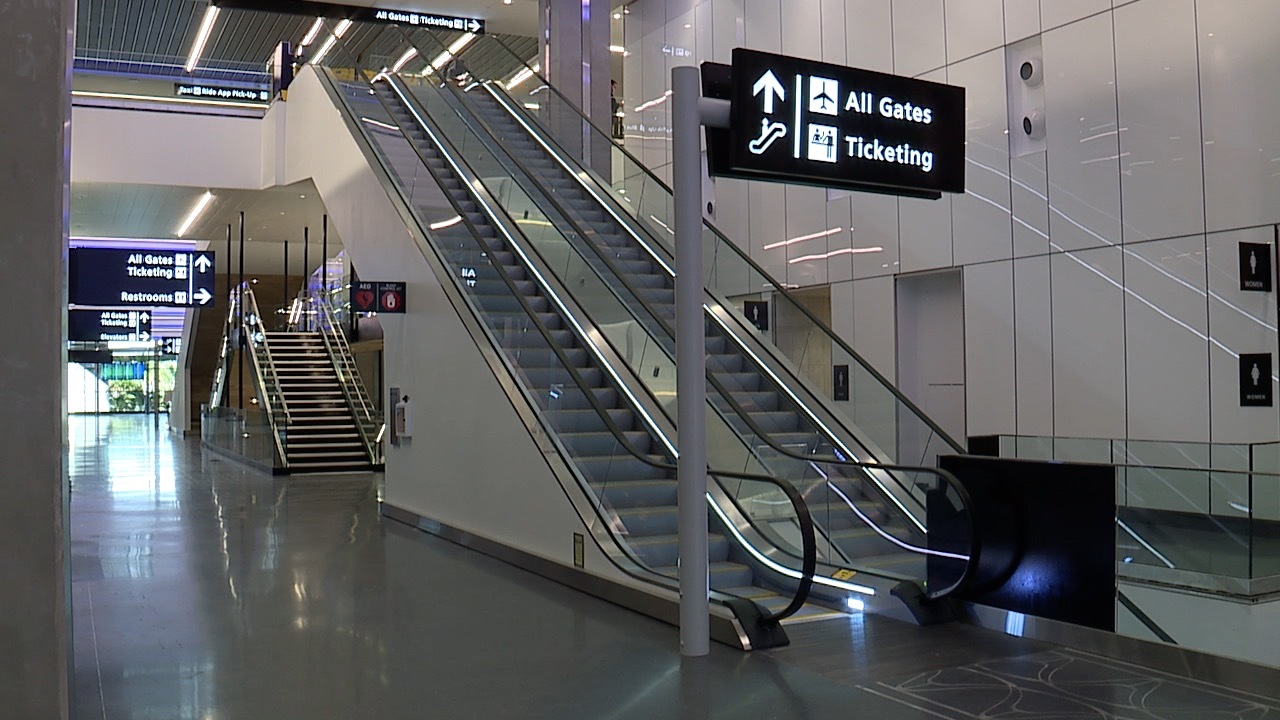 tampa international airport-tpa-express curbsides for passengers (1).jpg