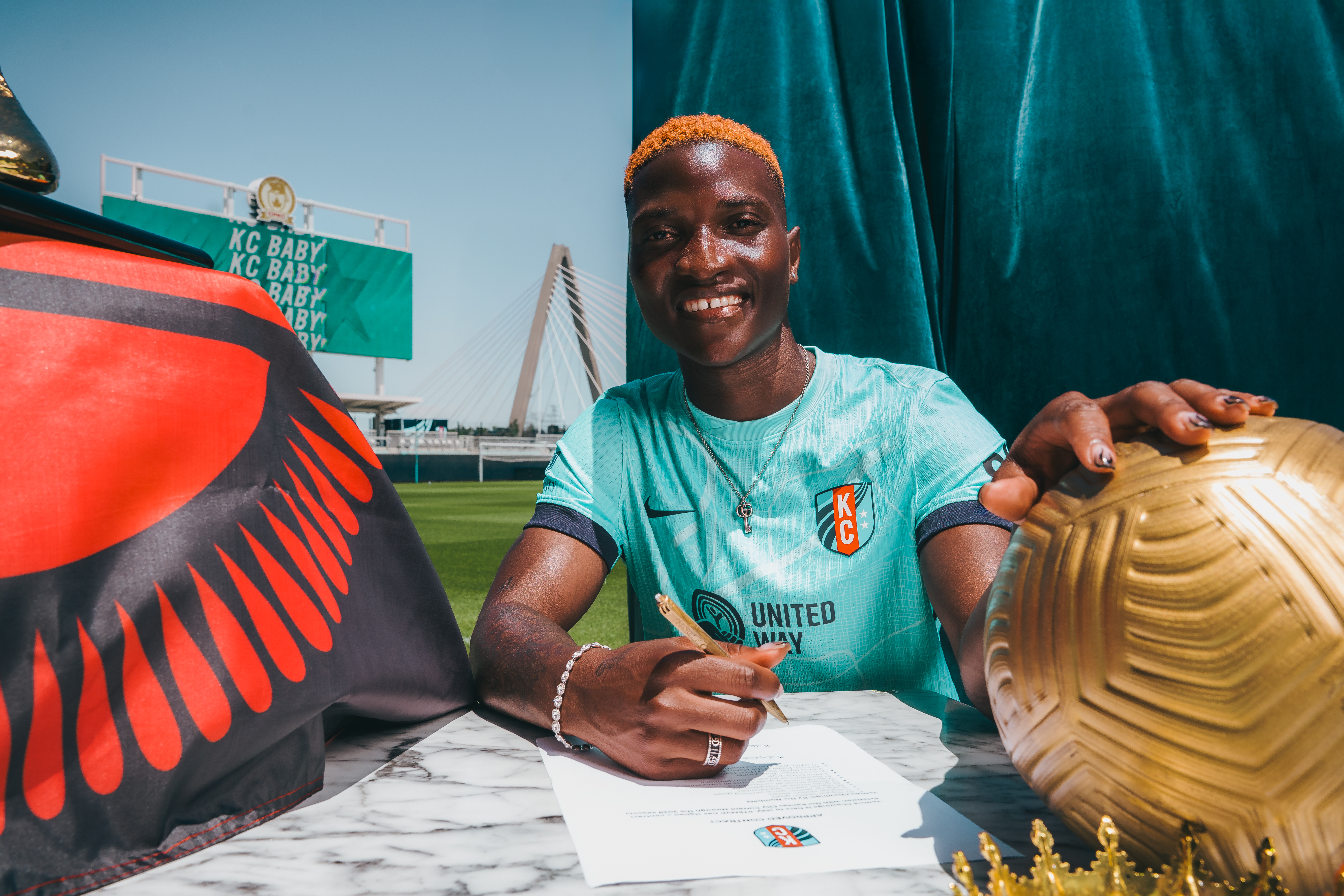 Temwa Chawinga - Contract Signing.jpg