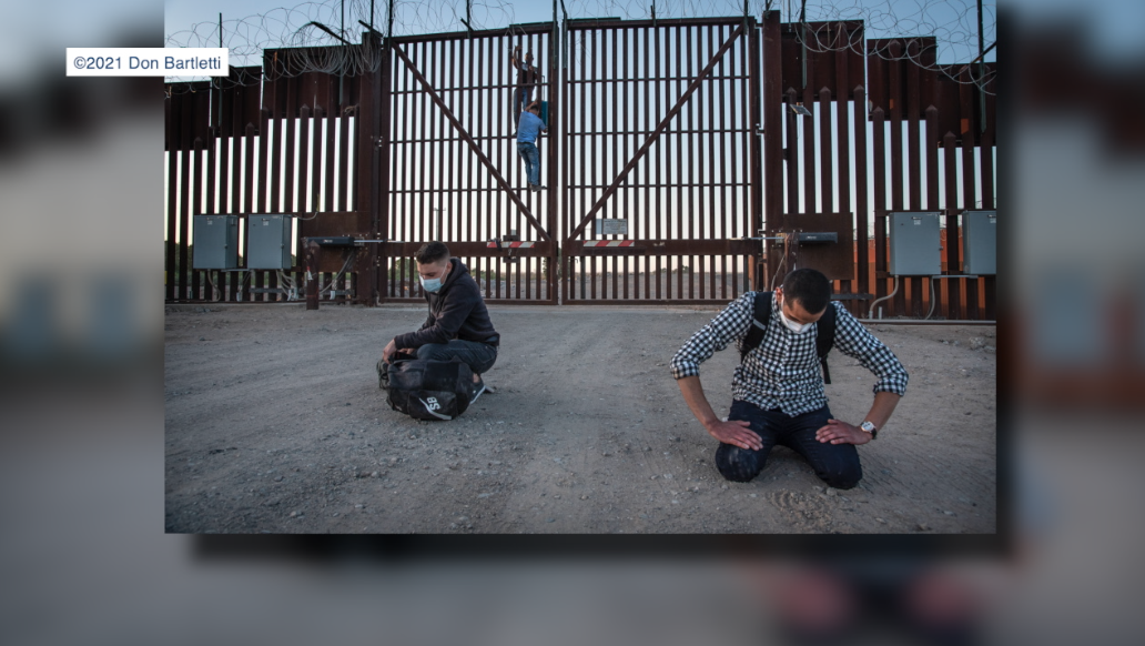 Cubans climb fence at US Mexico border.png