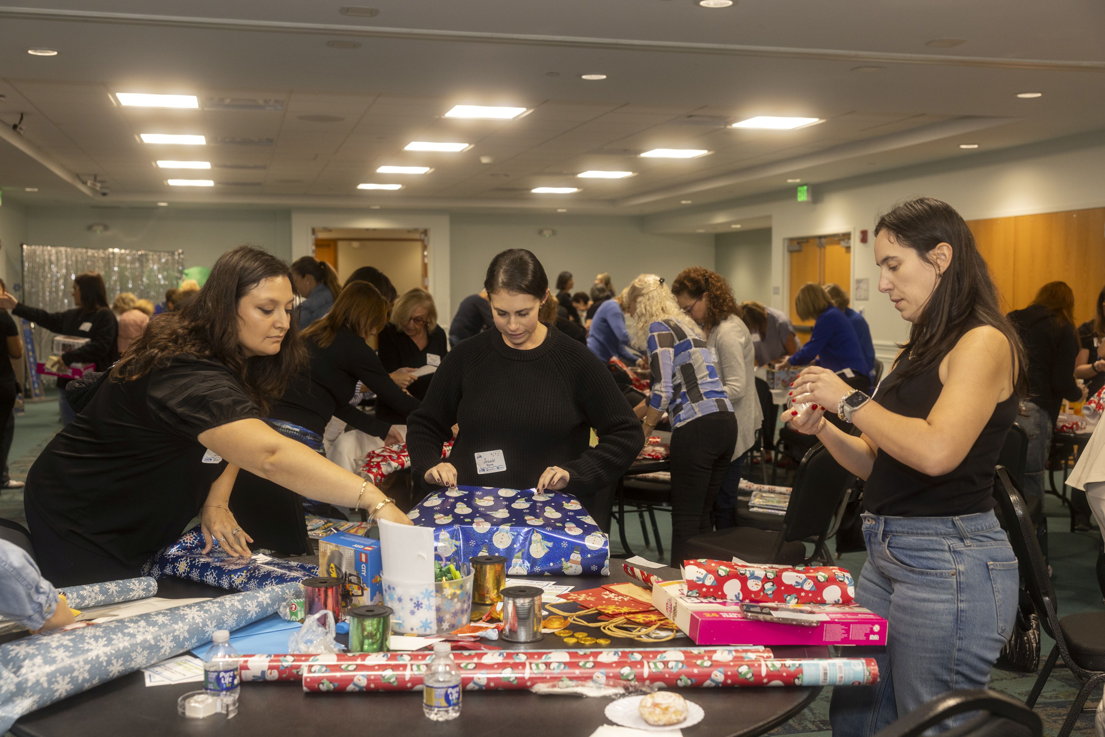 Federation’s Kohl Jewish Volunteer Center 8 Days 8 Ways of Giving.jpg