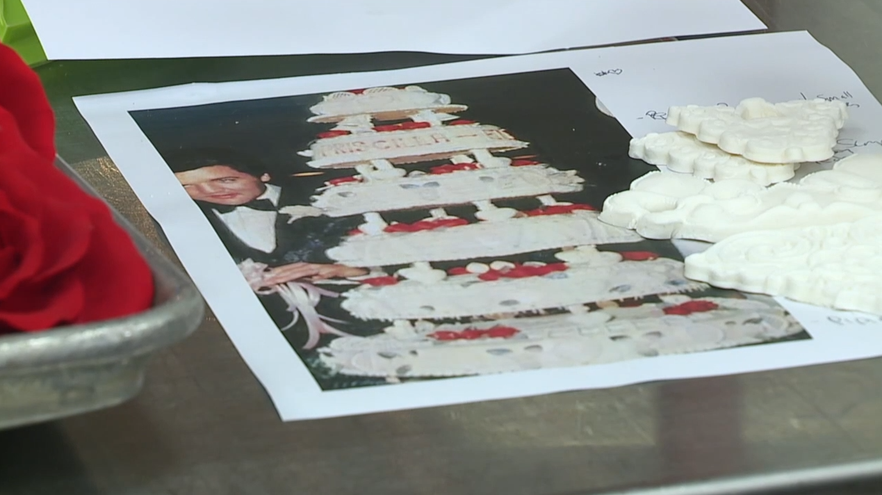 Elvis and Priscilla wedding cake