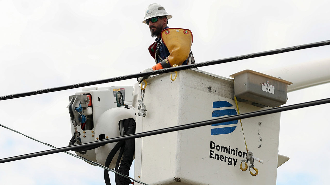  A Dominion Energy lineman lifts himself up to work on a power line in the aftermath of Hurricane Helene Sunday, Sept. 29, 2024, in North Augusta, S.C. 