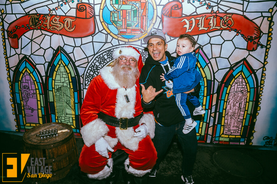 12.08.19_QY_XMasTreeLighting_EVlogo-6551.jpg