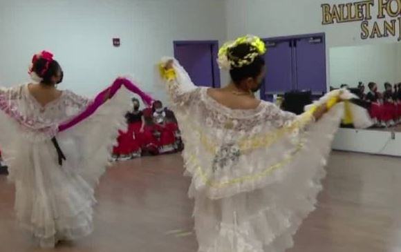It’ll be 35 years of business for Viva Performing Arts Center in 2022. Owner/director Julie Gallego was a dancer herself growing up in Tucson. After graduating from the University of Arizona she wanted to continue her passion by opening a dance studio.