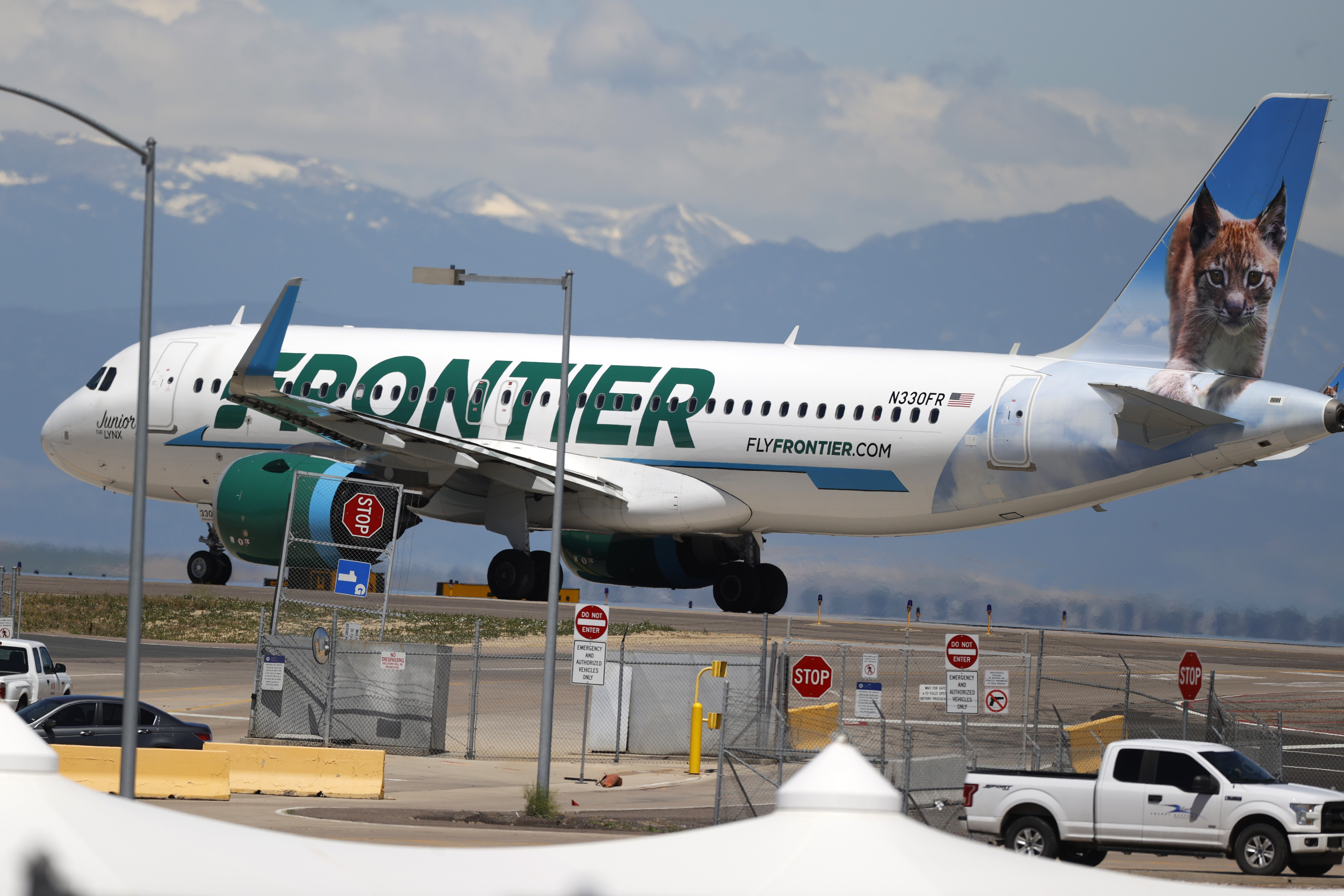 frontier airlines, denver international airport, r m