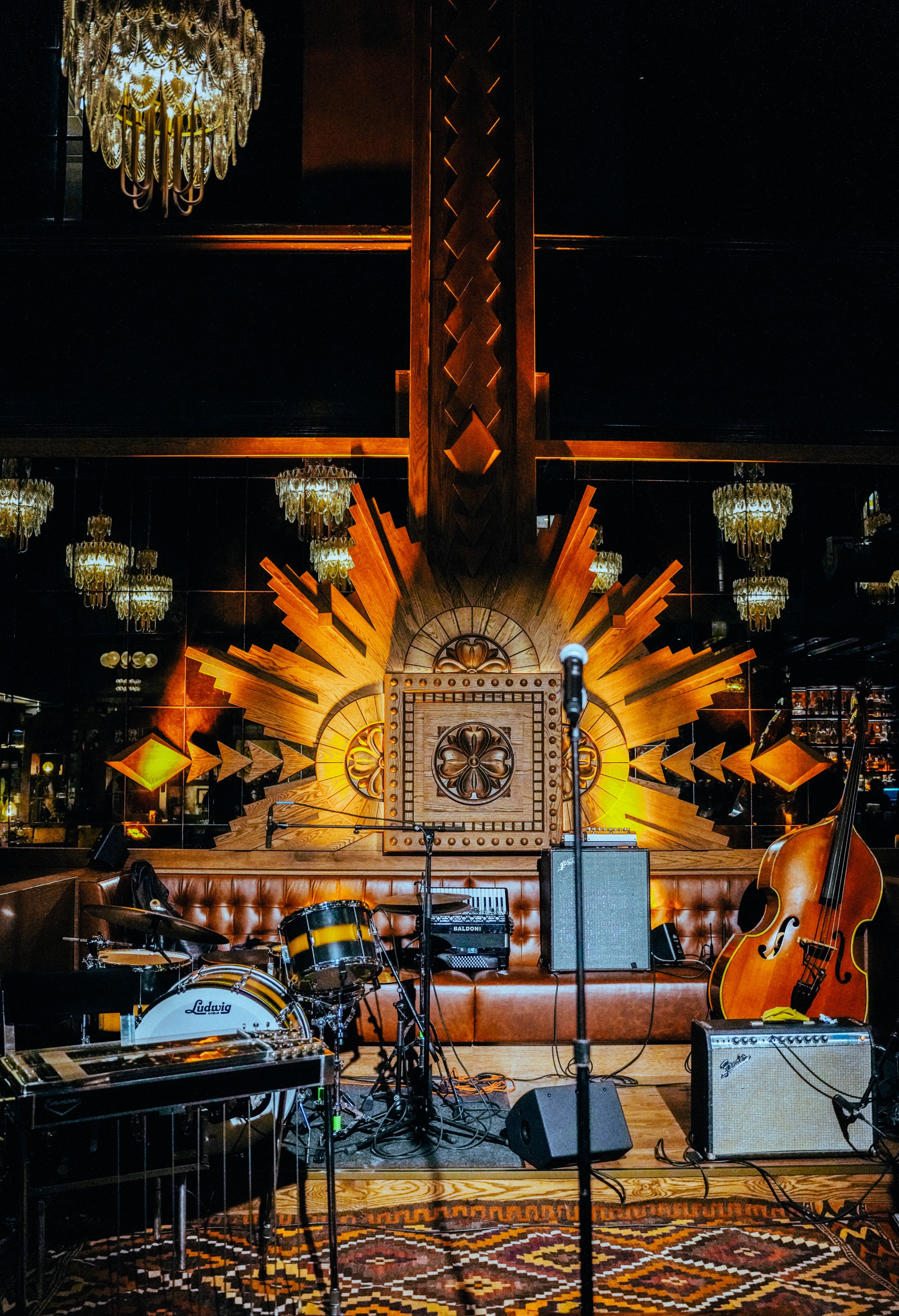 countrypolitan hotel stage.jpg