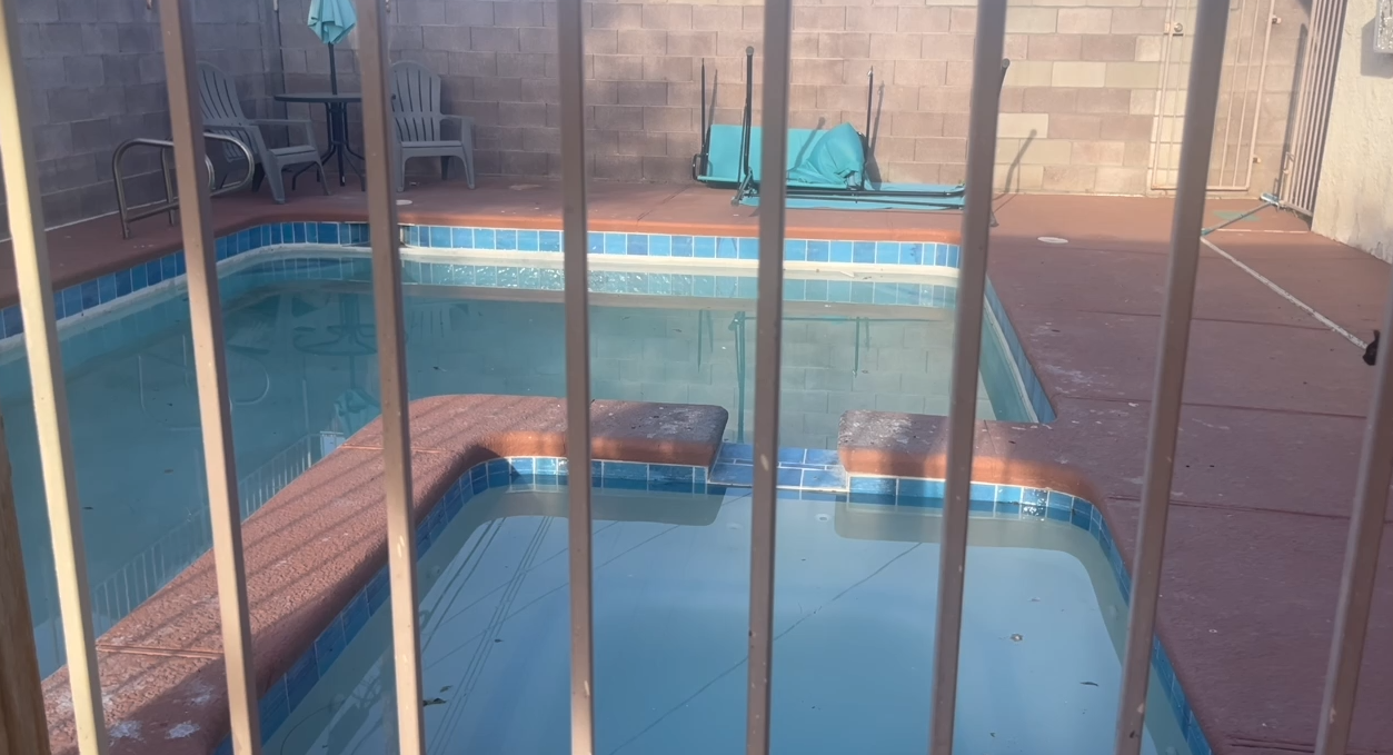 La casa de una familia local en Jerry Drive se inunda y se incendia&hellip;