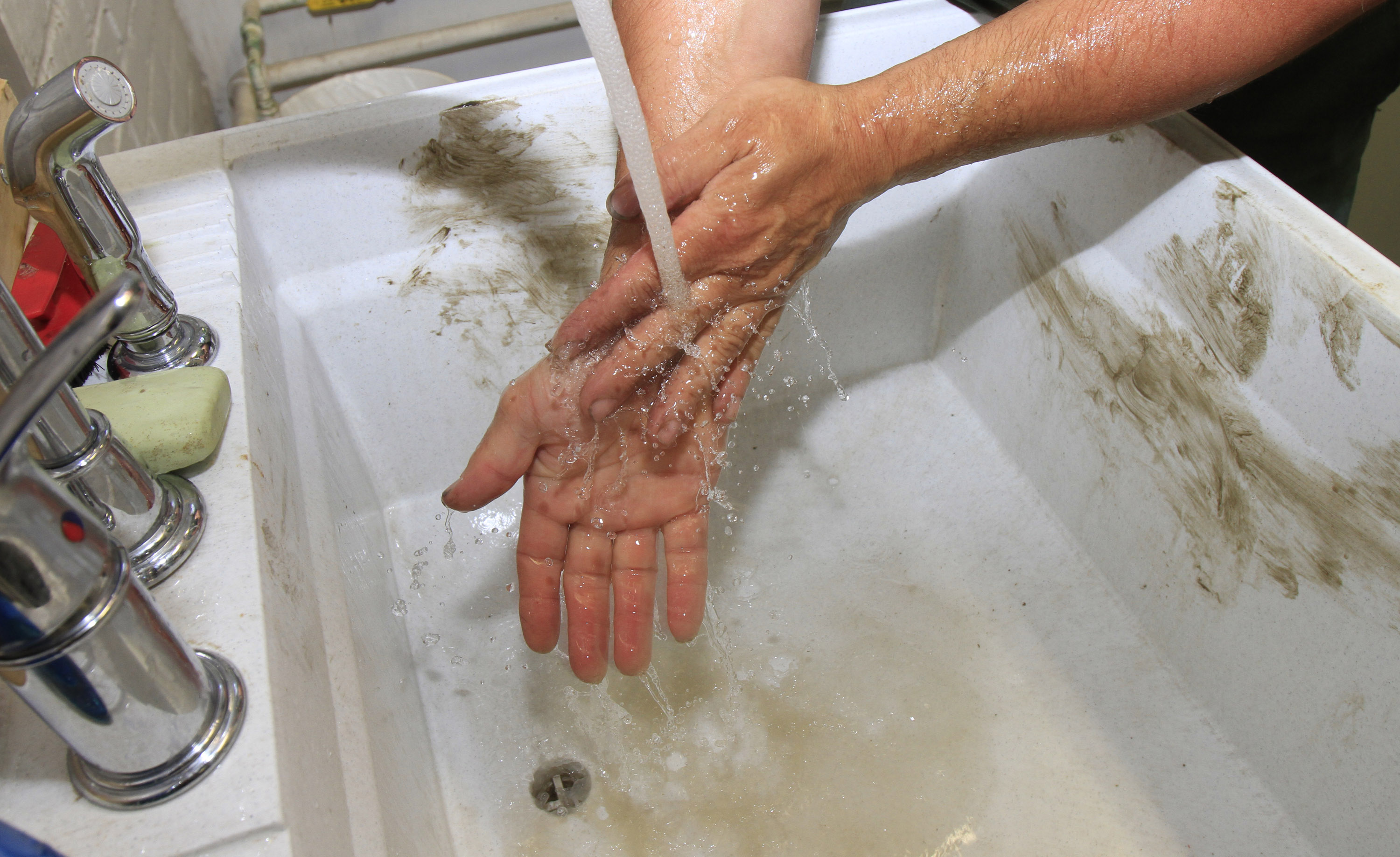 Hand washing sink AP