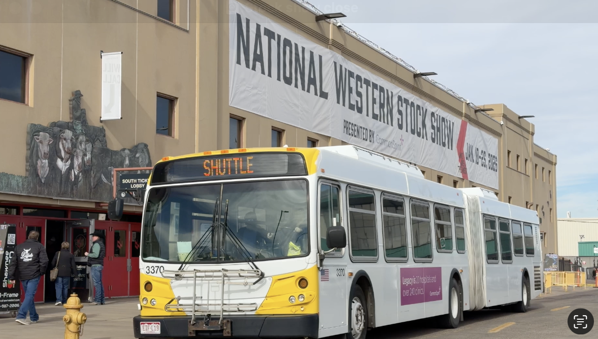 Buses drop off folks at the NWSS Trade Show