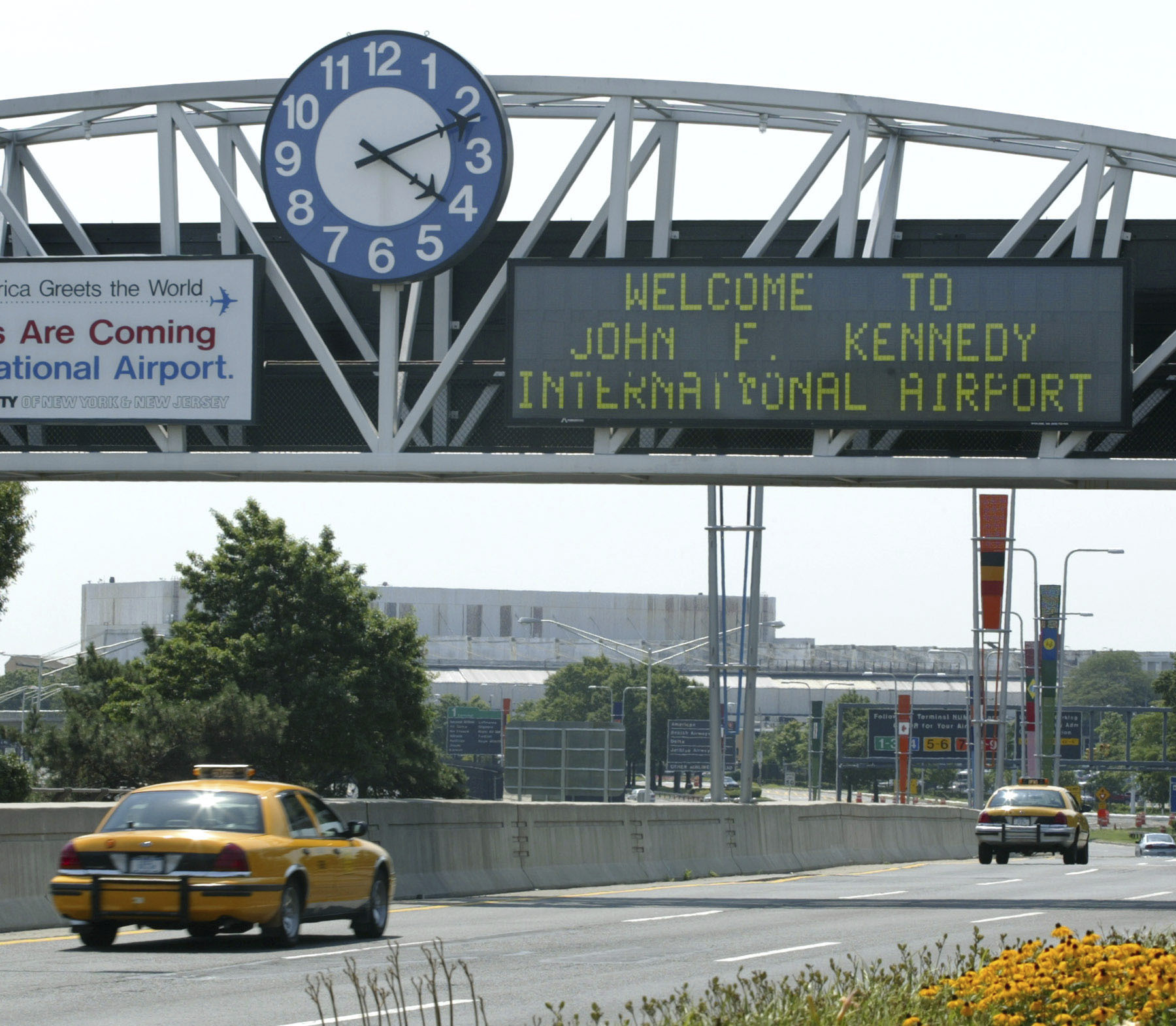 JFK Airport Runway Close Call